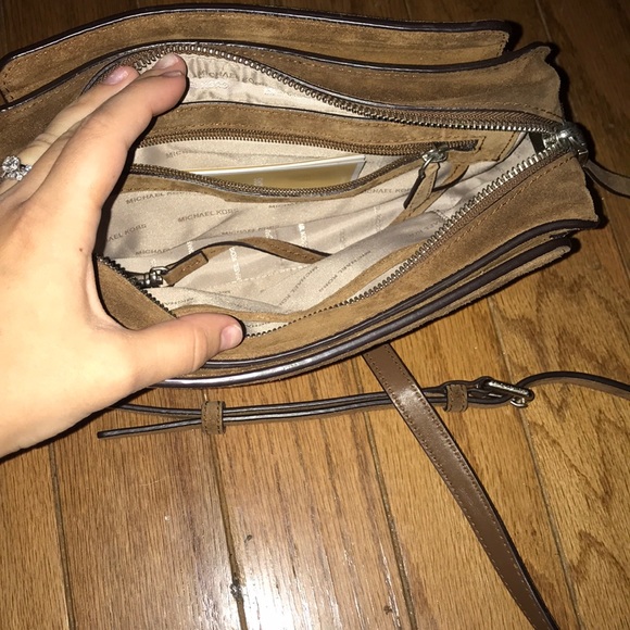 Tan suede Michael Kors crossbody purse - Picture 3 of 3
